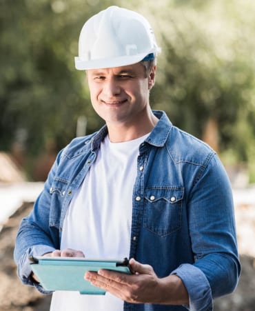 2-handsome-mature-construction-worker-with-tablet-QCNY2LV.jpg